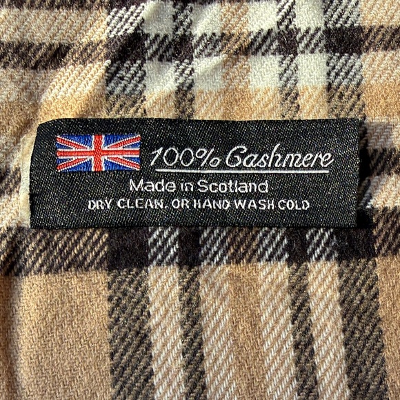 Tan Burberry like print 100% Cashmere Plaid Scarf with Fringe - Picture 2 of 5